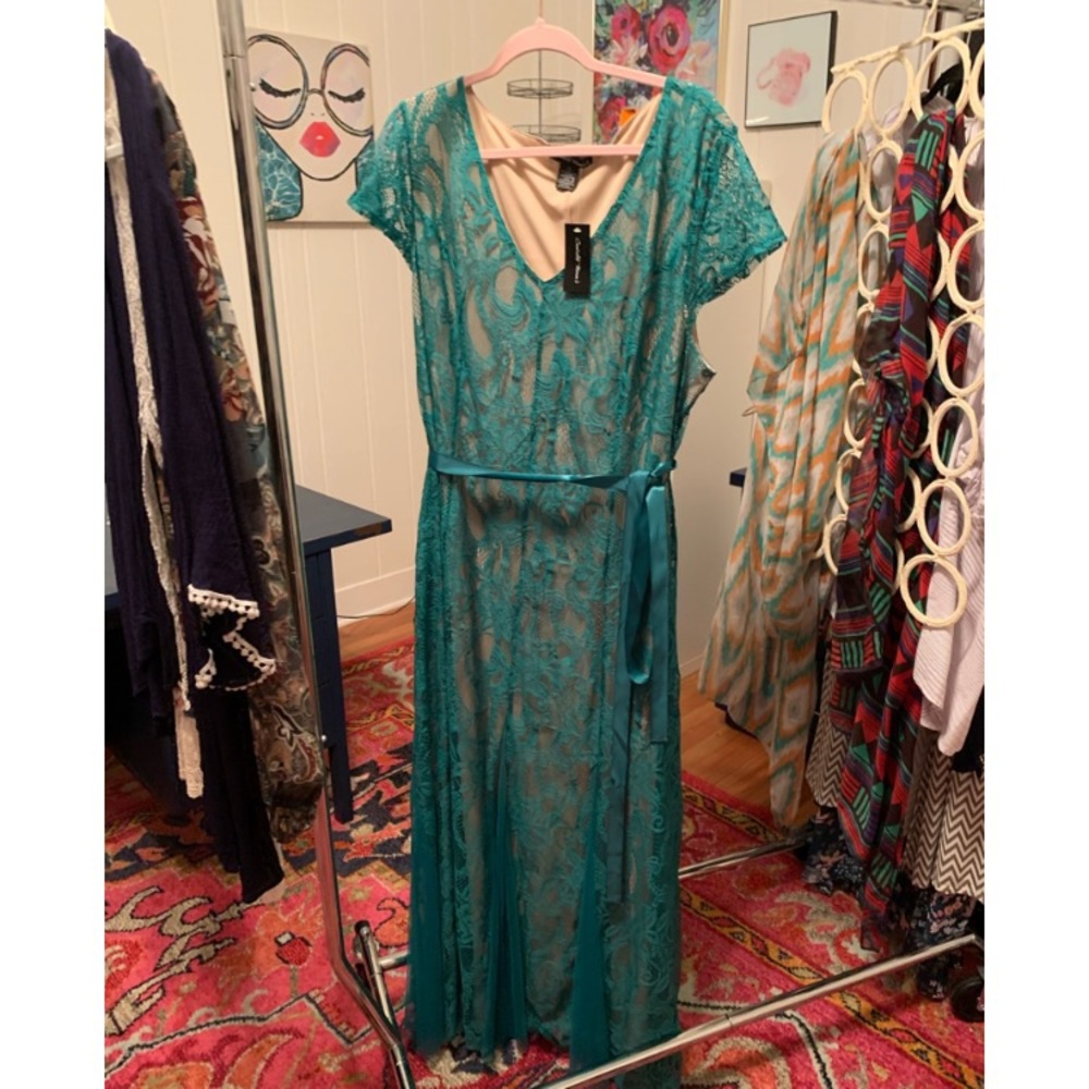 Long green lace maxi dress